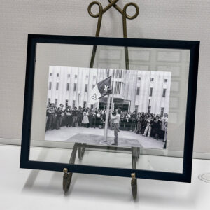 Cadre photo du premier lever du drapeau